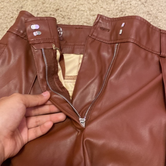 Baggy faux leather pants - Picture 2 of 3